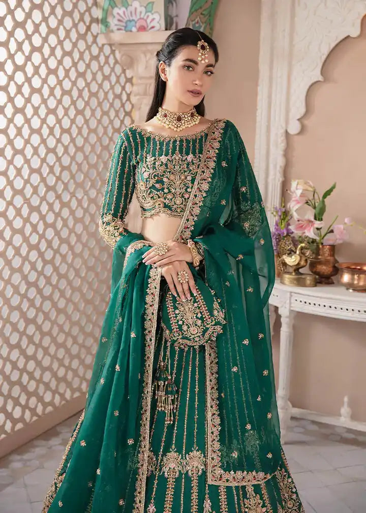Kanwal Malik - Fariza - Front Closeup