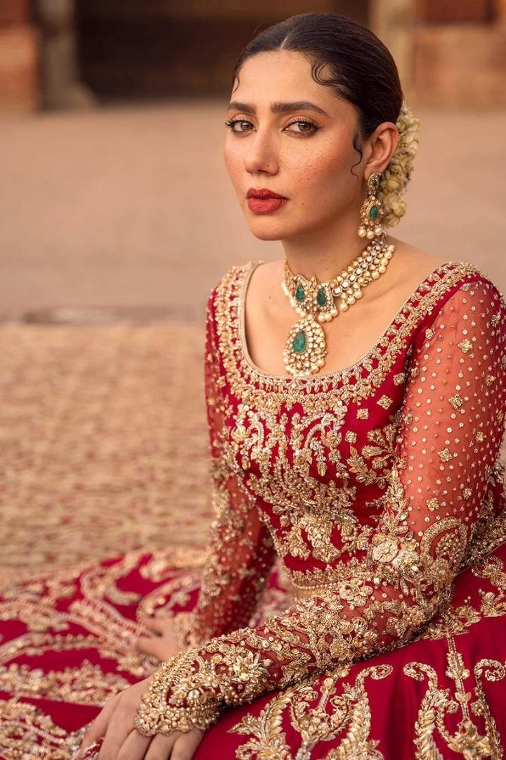 Faiza Saqlain Arusa-05