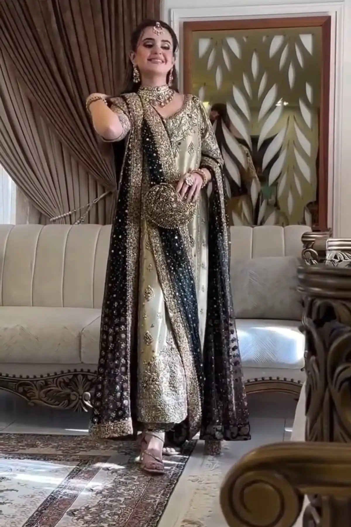 Pista Hand-Embroidered 3-Piece Set