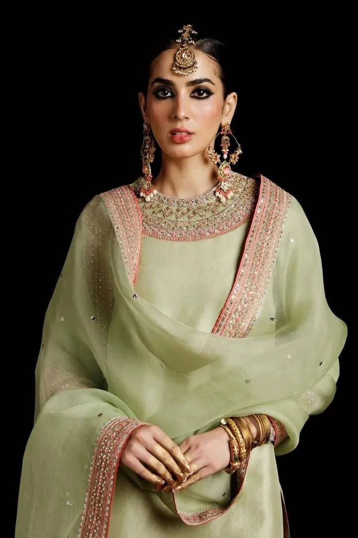 Hussain Rehar - Doron - Close Up