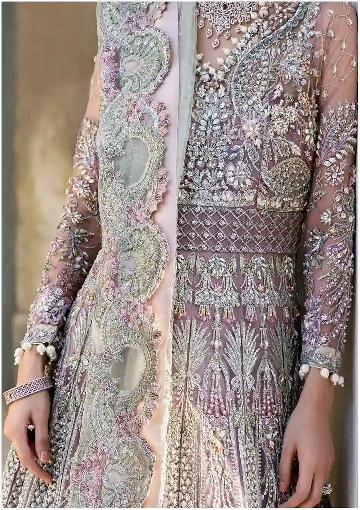 Elaf - Veer Di Weding - Shehr Bano - Neckline Closeup