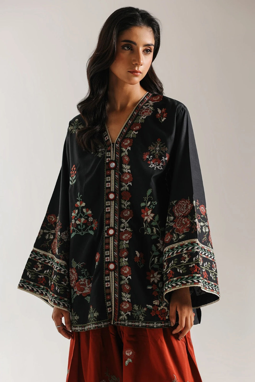 Ethnic Black and Red 2pc - Closeup