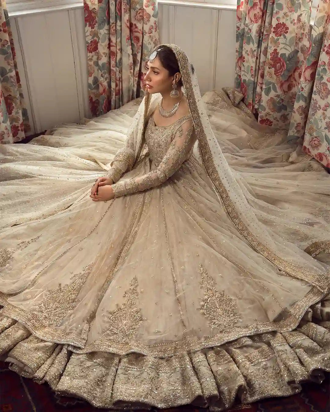 Faiza Saqlain - Anamta - Side Full View