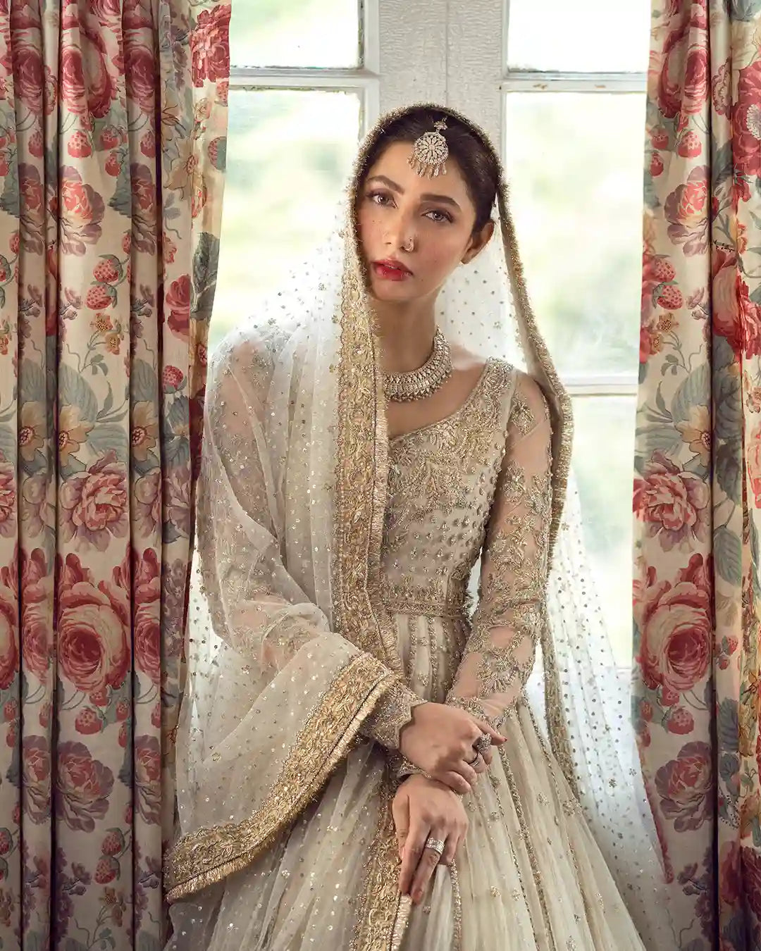 Faiza Saqlain - Anamta - Closeup