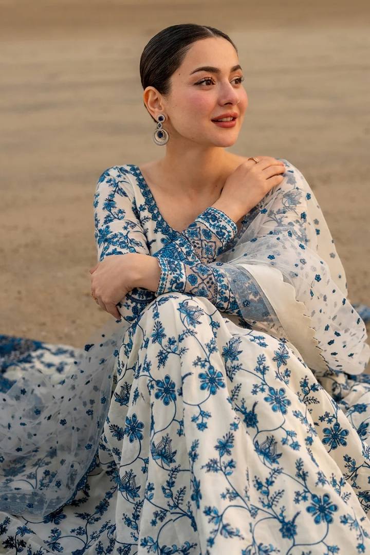 Faiza Saqlain - Jehona - Closeup View