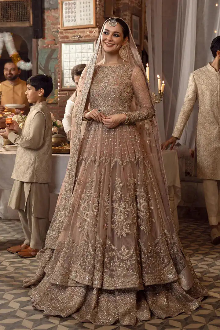 Faiza Saqlain - Mahra - Full Front View