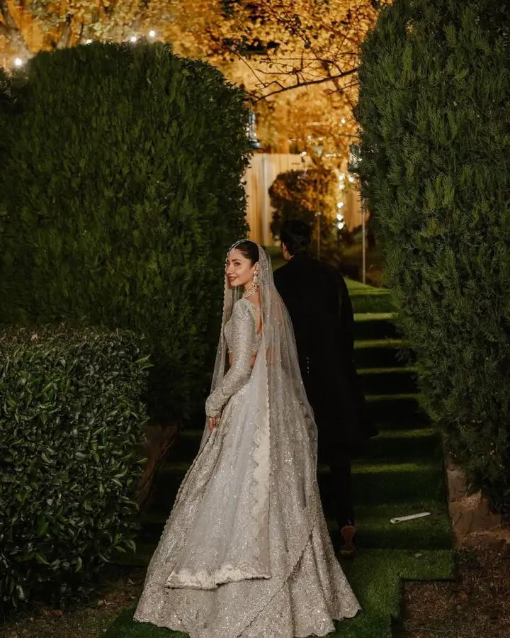 Faraz Manan - Mahira Khan - Side View