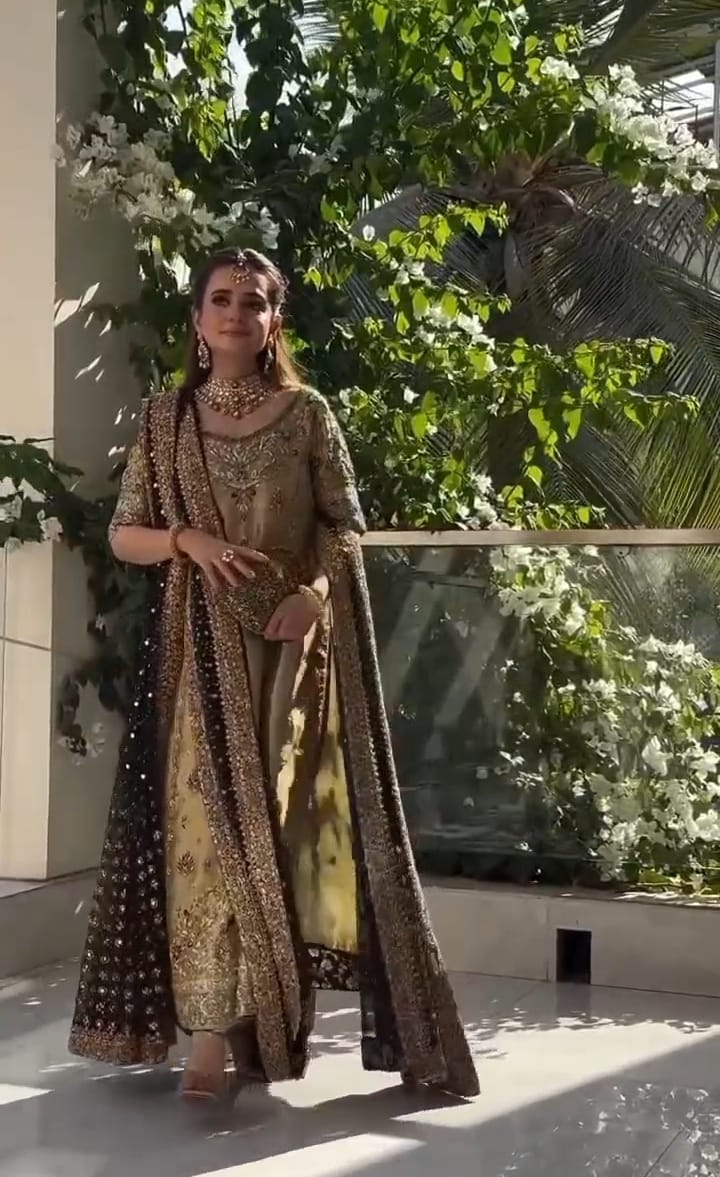 Pista Hand-Embroidered 4-Piece Set