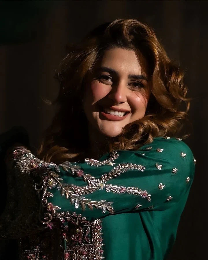 Hijab Omer - Kubra - Closeup View