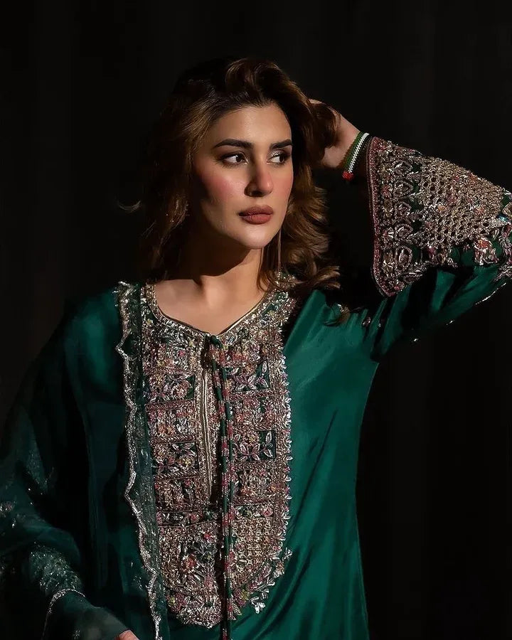 Hijab Omer - Kubra - Neckline Closeup