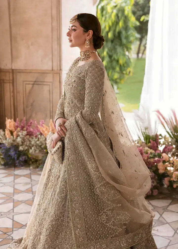 Kanwal Malik - Minha - Side Closeup View