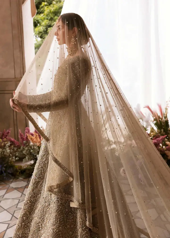Kanwal Malik - Minha - Side Closeup View