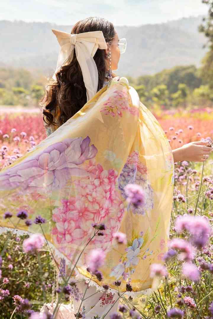 Maria.B - P09-A - Dupatta Detailing