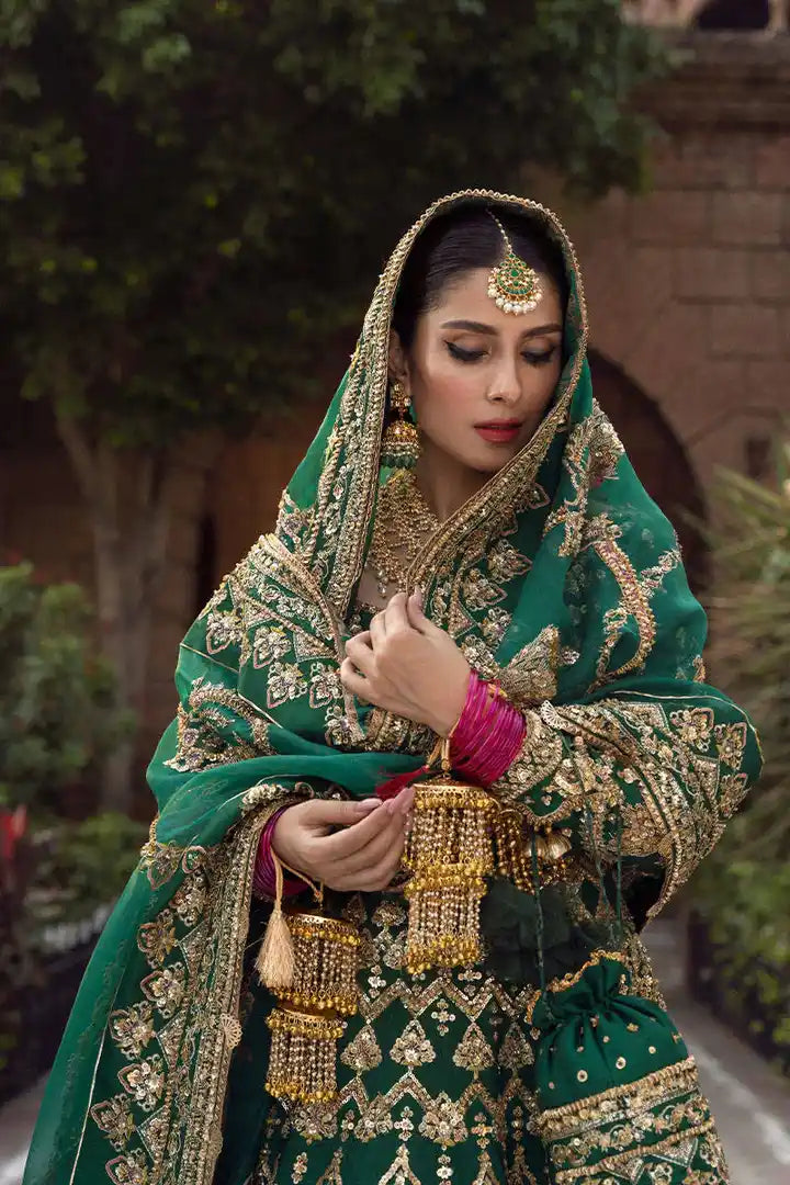 MNR - Nazneen - Closeup