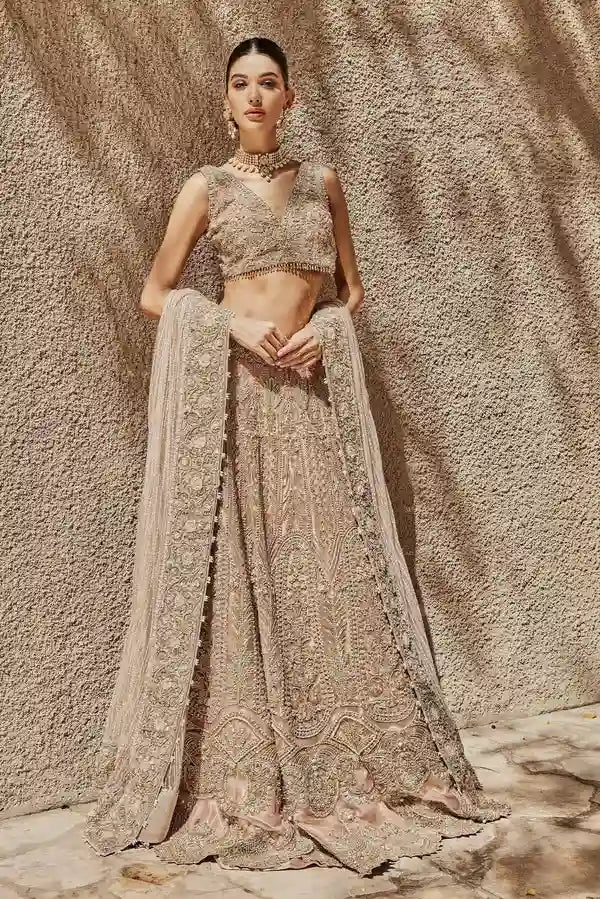 Saira Shakira - Emel - Full Front View