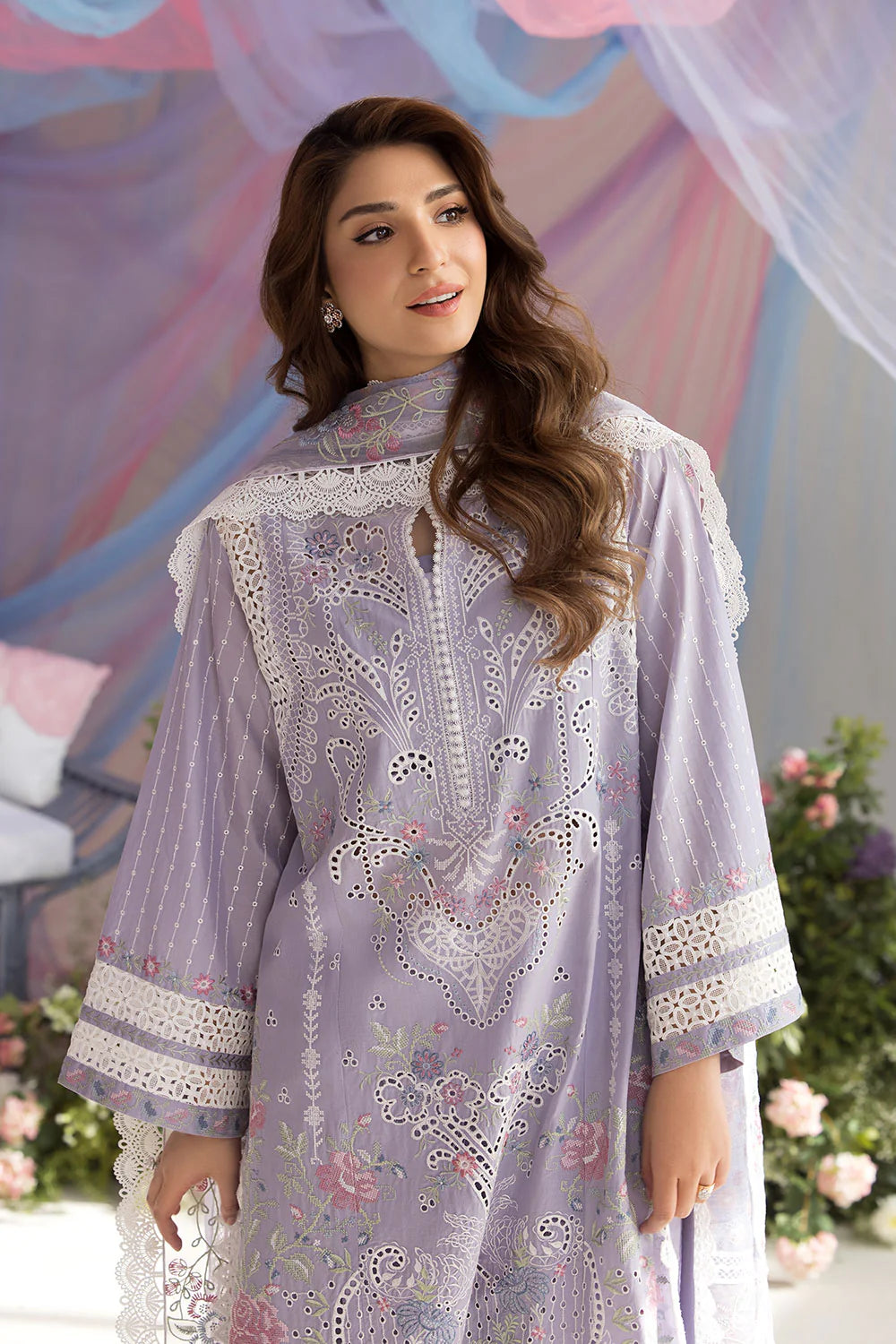Sobia Nazir - L25-5A Luxury Lawn - Close-up
