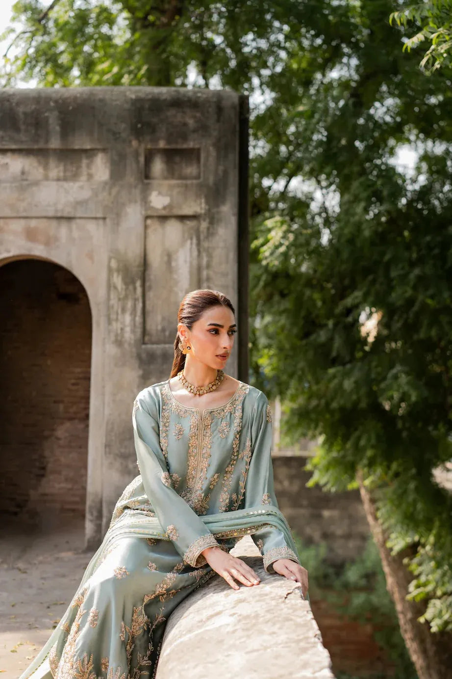 Vintage - Nayab - Front - View